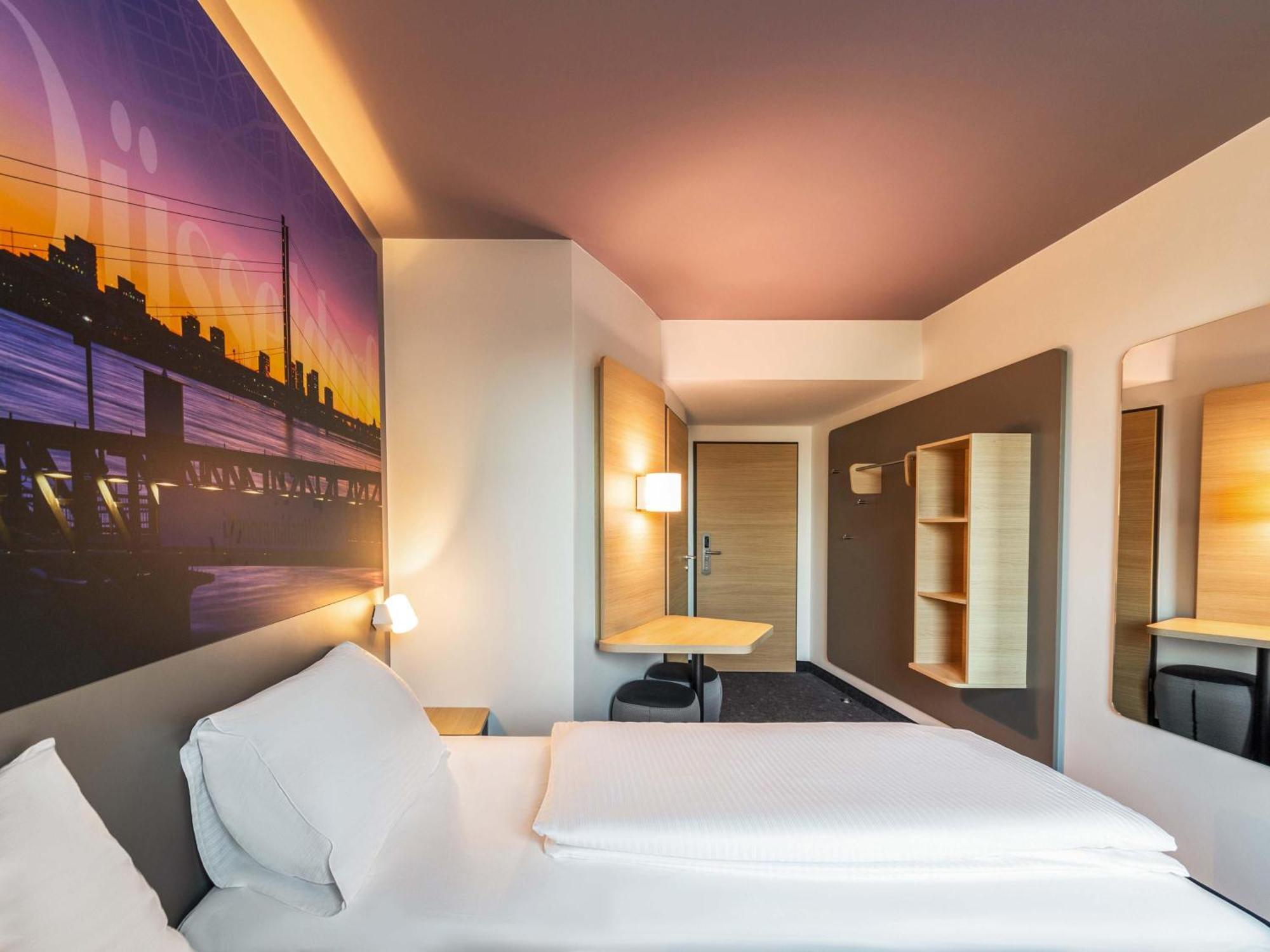 B&B Hotel Duesseldorf-City — Fotoğraflar 1